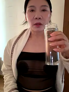 Snapshot of xiiuuff18 chatting on November 27, 2025, 12:02 am xiiuuff18 online show from November 27, 2025, 12:02 am