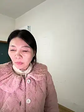 xiiuuff18 online show from February 26, 2026, 4:11 am