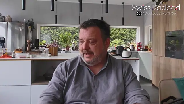 Snapshot of SwissDadbod chatting on October 5, 2025, 10:24 am SwissDadbod online show from October 5, 2025, 10:24 am