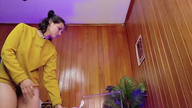 Zafiro Gem  online show from February 8, 2026, 9:23 am