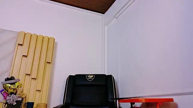 Zafiro Gem  online show from March 16, 2026, 8:46 pm