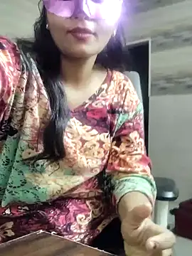  LoveBirds online show from May 3, 2026, 5:30 pm