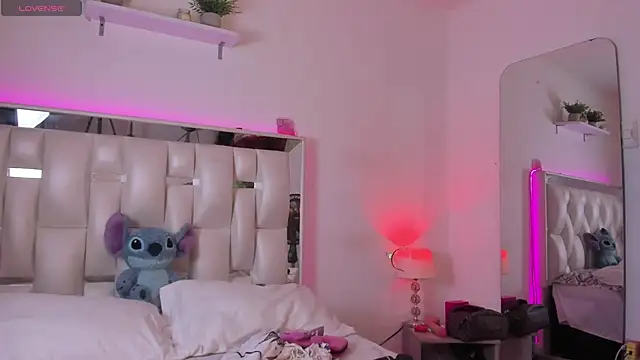 Darlyn tenderhot   online show from March 17, 2026, 3:15 pm