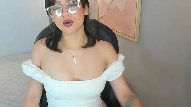 Julieth brown  online show from October 23, 2025, 9:13 pm