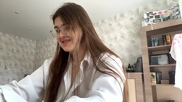 Snapshot of CarylWeatherholtz chatting on September 12, 2025, 10:26 am CarylWeatherholtz online show from September 12, 2025, 10:26 am