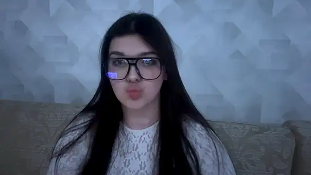 Snapshot of CarylWeatherholtz chatting on November 18, 2025, 3:16 pm CarylWeatherholtz online show from November 18, 2025, 3:16 pm