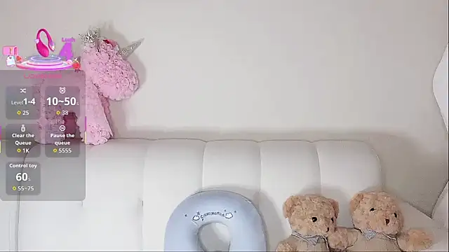 Snapshot of LuLu-Moon chatting on October 4, 2025, 7:17 am LuLu-Moon online show from October 4, 2025, 7:17 am