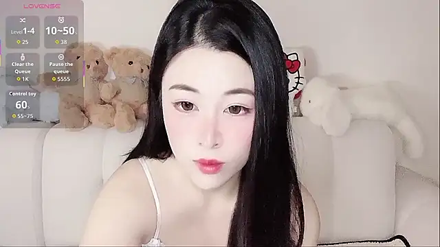 Snapshot of LuLu-Moon chatting on November 4, 2025, 8:08 pm LuLu-Moon online show from November 4, 2025, 8:08 pm