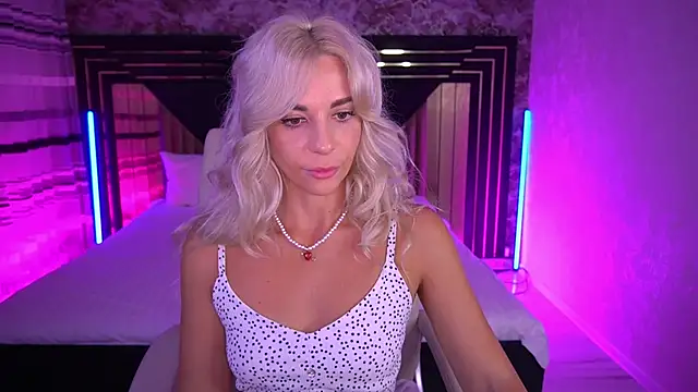 Snapshot of BellaRayyy chatting on July 1, 2026, 1:24 pm BellaRayyy online show from July 1, 2026, 1:24 pm