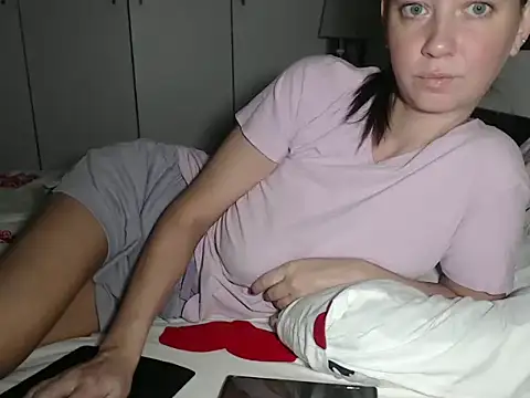 Snapshot of petite_danielle chatting on September 10, 2025, 1:27 am petite danielle online show from September 10, 2025, 1:27 am