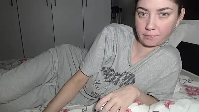 Snapshot of petite_danielle chatting on February 1, 2026, 1:04 am petite danielle online show from February 1, 2026, 1:04 am