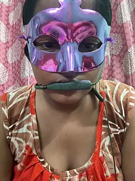 mimi87hoty online show from February 4, 2026, 4:02 pm