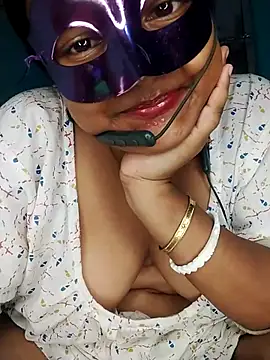 mimi87hoty online show from July 1, 2026, 7:13 pm