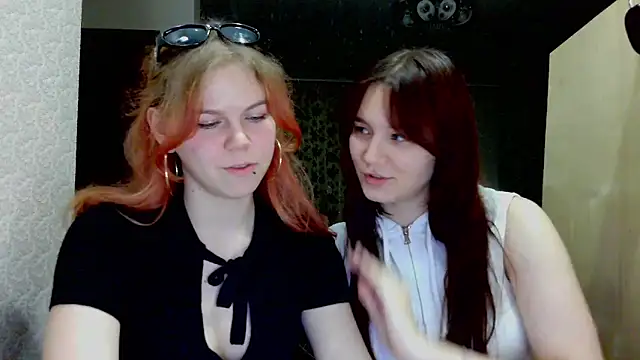 Snapshot of Poppy_sun chatting on October 27, 2025, 5:28 pm Poppy sun online show from October 27, 2025, 5:28 pm