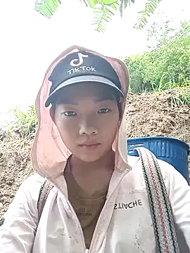 Snapshot of Ananine chatting on October 16, 2025, 6:58 am Ananine online show from October 16, 2025, 6:58 am