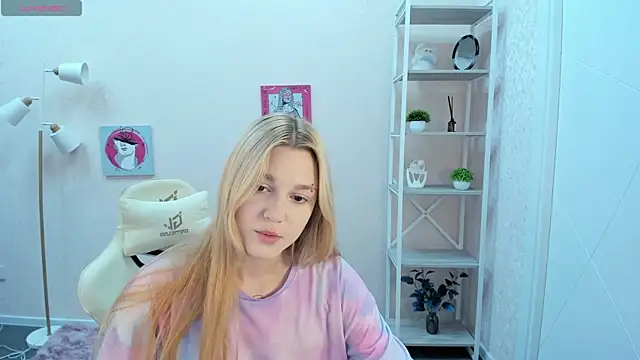 Snapshot of Sylvia_Ortiz chatting on September 22, 2025, 8:05 am Sylvia Ortiz online show from September 22, 2025, 8:05 am