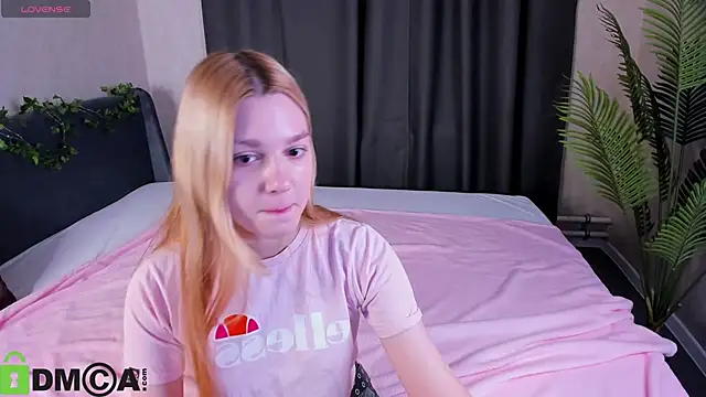 Snapshot of Sylvia_Ortiz chatting on November 2, 2025, 1:08 am Sylvia Ortiz online show from November 2, 2025, 1:08 am