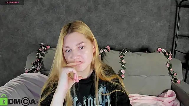 Snapshot of Sylvia_Ortiz chatting on November 9, 2025, 1:04 am Sylvia Ortiz online show from November 9, 2025, 1:04 am