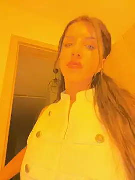 Snapshot of StephieRouse chatting on June 5, 2026, 11:10 pm StephieRouse online show from June 5, 2026, 11:10 pm