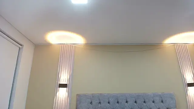 Snapshot of LiaMonroee_ chatting on September 17, 2025, 11:45 am LiaMonroee online show from September 17, 2025, 11:45 am