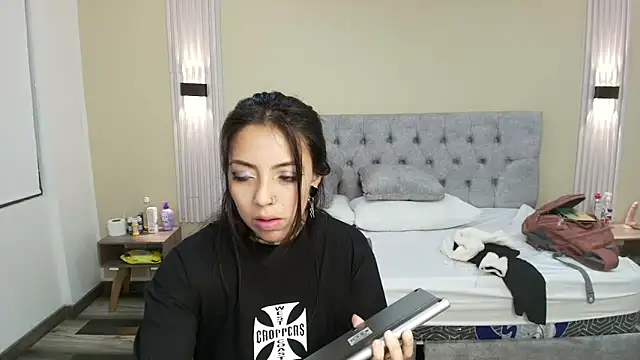 Snapshot of LiaMonroee_ chatting on September 18, 2025, 11:45 am LiaMonroee online show from September 18, 2025, 11:45 am