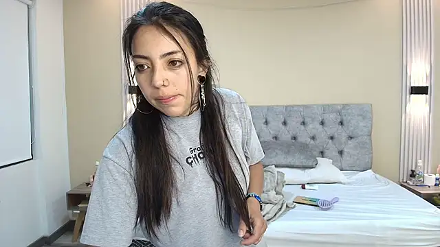 Snapshot of LiaMonroee_ chatting on September 22, 2025, 11:45 am LiaMonroee online show from September 22, 2025, 11:45 am