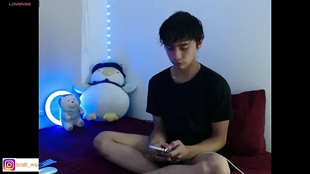 Snapshot of Noah_Blaze chatting on December 17, 2025, 3:01 am Noah Blaze online show from December 17, 2025, 3:01 am