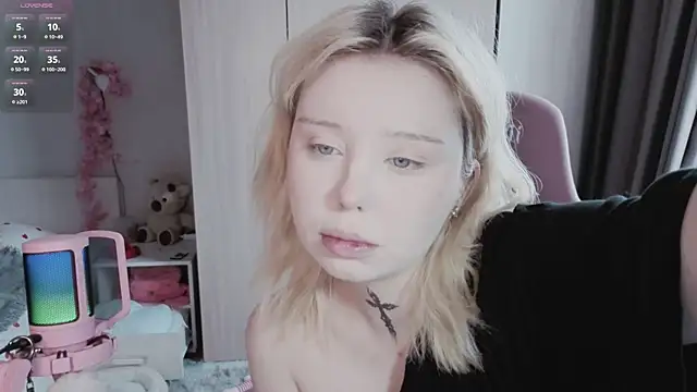 Snapshot of RileyVice chatting on July 26, 2026, 8:32 am RileyVice online show from July 26, 2026, 8:32 am