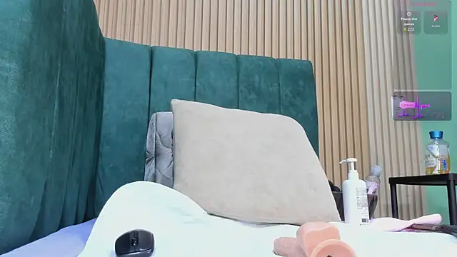 EvelynFoxx- online show from November 17, 2025, 7:19 pm