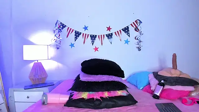 hailey hadid online show from July 4, 2026, 6:58 pm