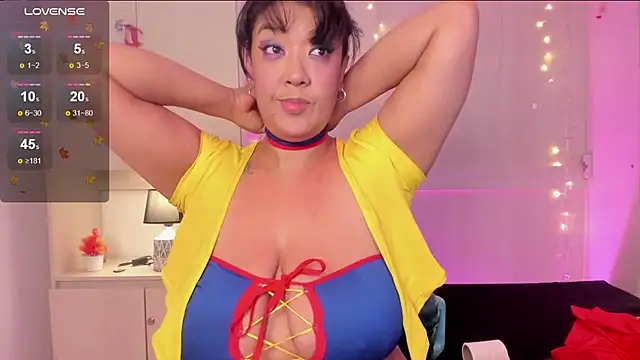 Snapshot of VickyRuiz_ chatting on June 17, 2026, 8:10 pm VickyRuiz online show from June 17, 2026, 8:10 pm