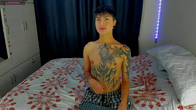 Snapshot of Dark_luckyyy chatting on November 21, 2025, 6:01 am Dark luckyyy online show from November 21, 2025, 6:01 am