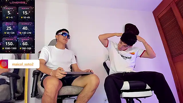 sotooliver3 online show from October 9, 2025, 7:56 pm