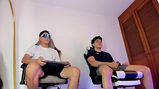 sotooliver3 online show from December 3, 2025, 7:23 pm