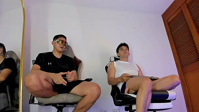 sotooliver3 online show from February 19, 2026, 10:06 pm