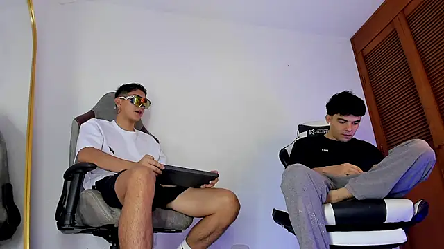 sotooliver3 online show from March 3, 2026, 8:59 pm