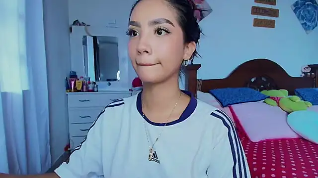 mia yireth online show from October 31, 2025, 5:14 pm