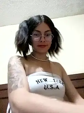 Snapshot of Kylie_Rivers chatting on September 28, 2025, 12:49 am Kylie Rivers online show from September 28, 2025, 12:49 am