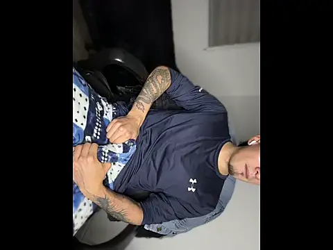 Juliopaspi online show from April 17, 2026, 3:53 am