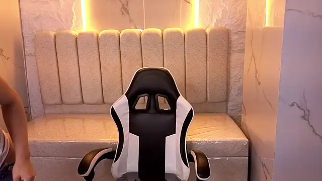 Snapshot of Mary_Luxx_TP chatting on November 2, 2025, 3:20 am Mary Luxx TP online show from November 2, 2025, 3:20 am