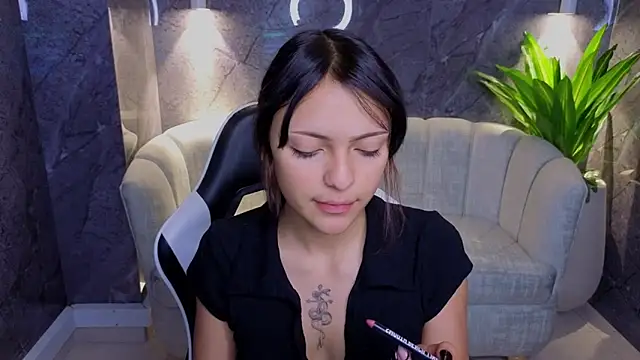 Snapshot of Mary_Luxx_TP chatting on November 15, 2025, 3:04 am Mary Luxx TP online show from November 15, 2025, 3:04 am