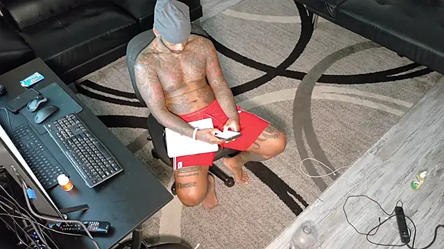 SLANGONDEMHOES online show from September 19, 2025, 9:15 pm