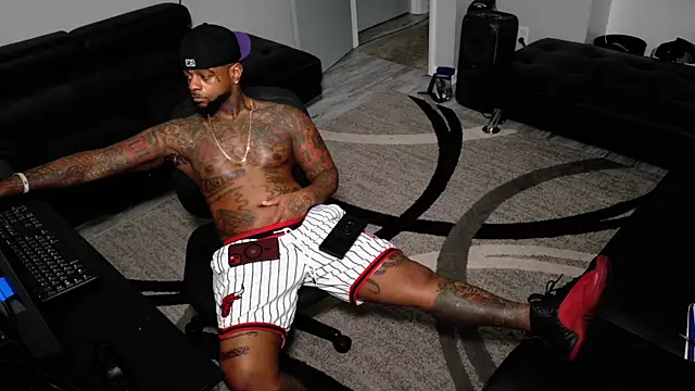 SLANGONDEMHOES online show from February 16, 2026, 8:38 pm