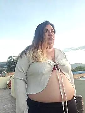 curvy diva  online show from December 16, 2025, 10:37 pm