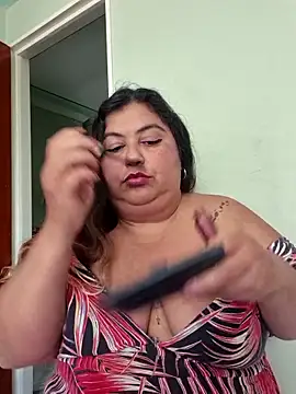 curvy diva  online show from April 28, 2026, 4:12 pm