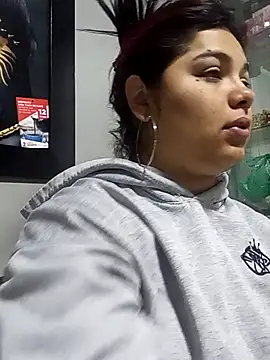 snow belle online show from September 12, 2025, 3:06 am