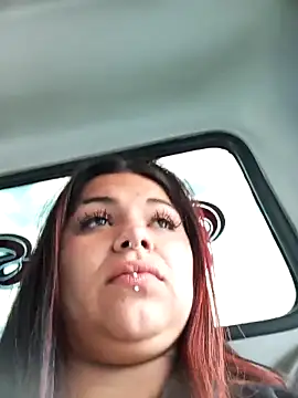 snow belle online show from November 10, 2025, 2:16 pm