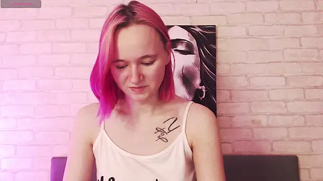 Ericha Stone online show from October 8, 2025, 1:25 am