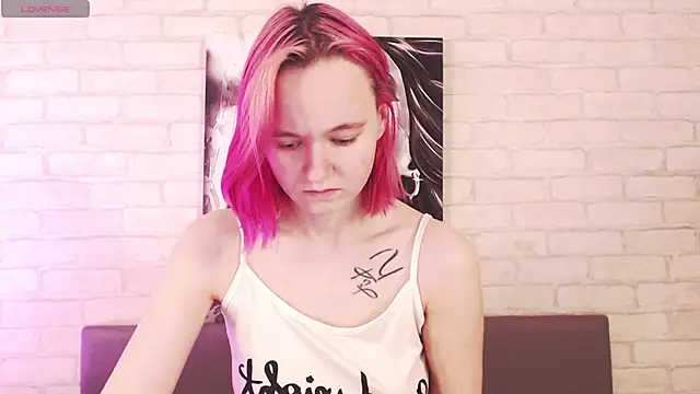 Ericha Stone online show from October 9, 2025, 1:47 am