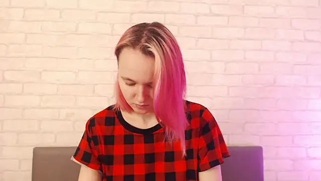 Ericha Stone online show from November 18, 2025, 8:08 am